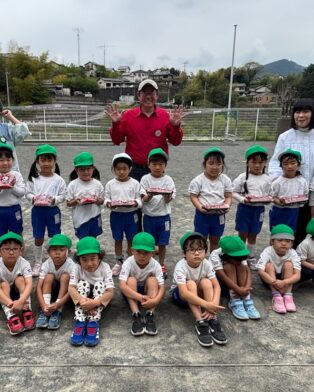 第2回　子供たちに苺のプレゼント！！